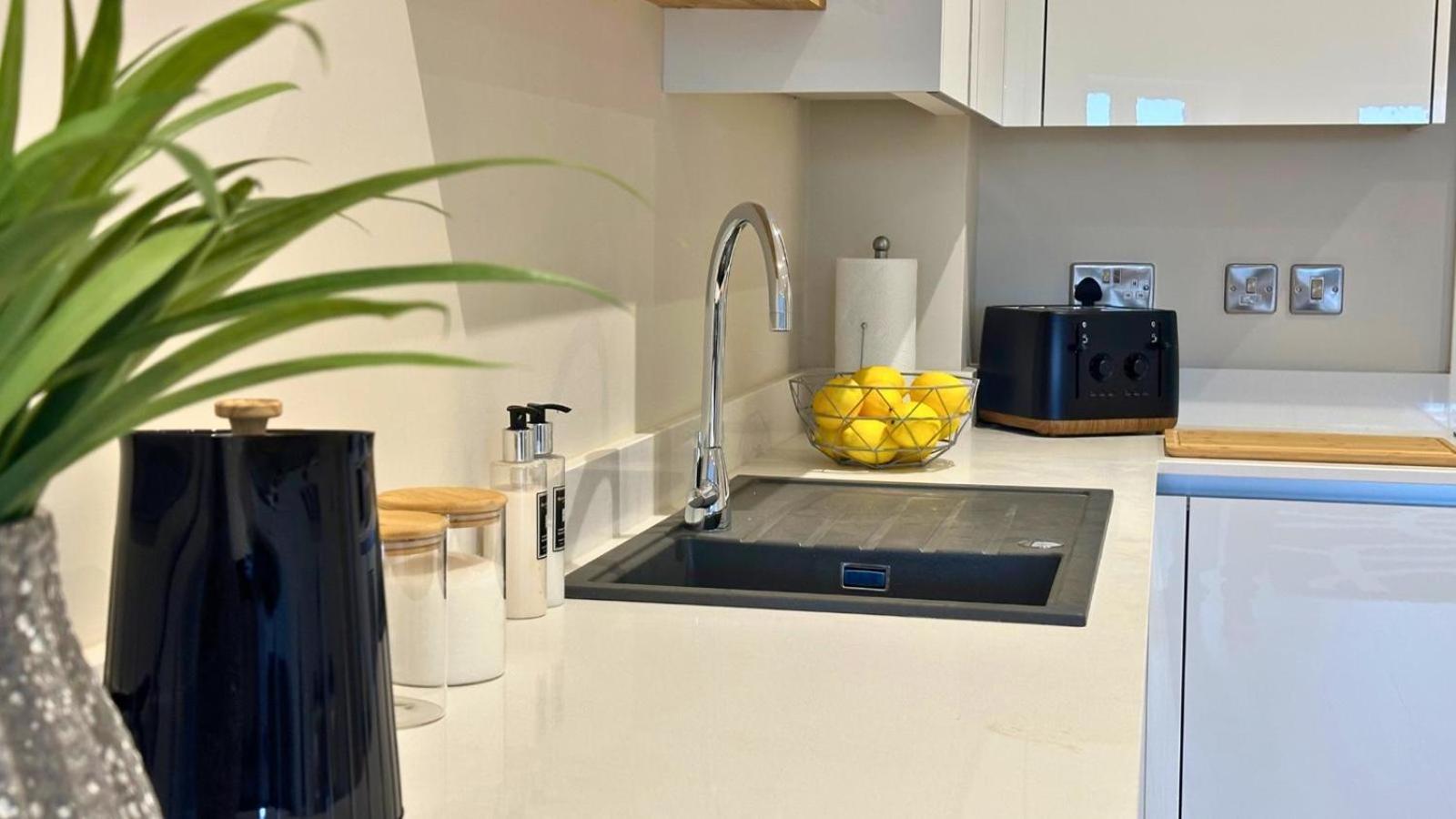 Luxury Apartment In Great Location Coventry Esterno foto